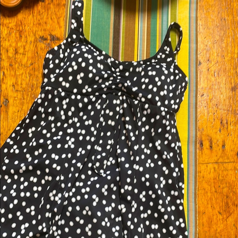 Croft&Barrow swimsuit, one piece black and white size 14 new with tags.